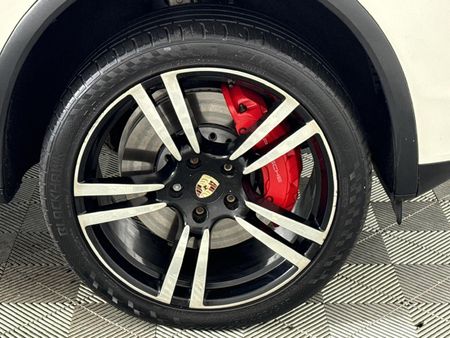 2011-Porsche-Cayenne-Turbo-Auto_4