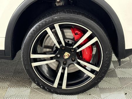 2011-Porsche-Cayenne-Turbo-Auto_5