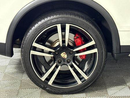 2011-Porsche-Cayenne-Turbo-Auto_6