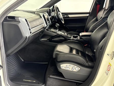 2011-Porsche-Cayenne-Turbo-Auto_8