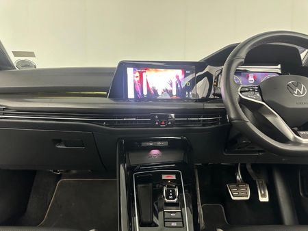 2024-Volkswagen-Golf-8-GTI-20-TSI-Auto_12