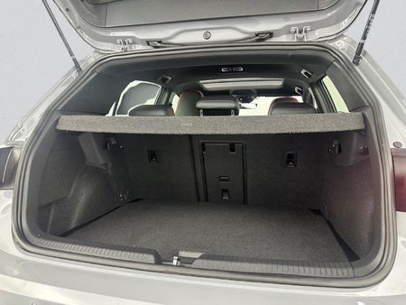 2024-Volkswagen-Golf-8-GTI-20-TSI-Auto_17