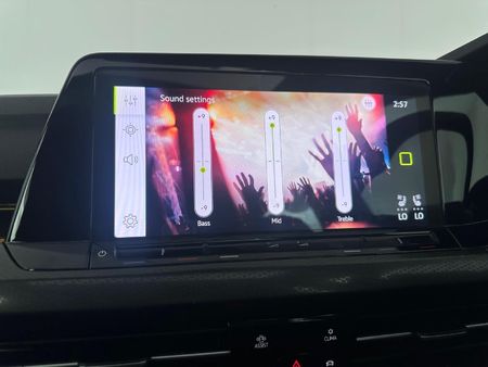 2024-Volkswagen-Golf-8-GTI-20-TSI-Auto_8