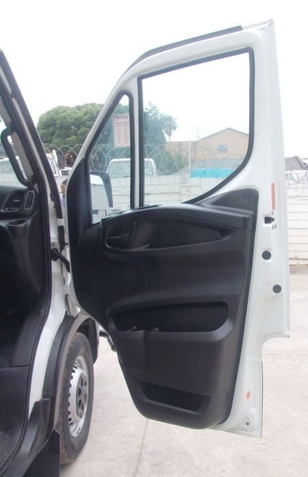 2019-Iveco-Daily-Ambulance_9