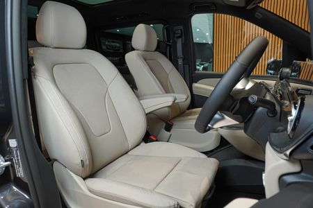 2025-Mercedes-Benz-V-Class-V300d-Exclusive_9