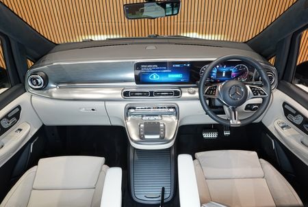 2025-Mercedes-Benz-V-Class-V300d-Exclusive_10