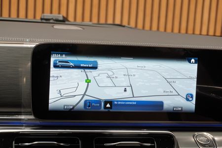 2025-Mercedes-Benz-V-Class-V300d-Exclusive_13