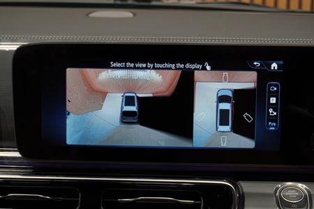 2025-Mercedes-Benz-V-Class-V300d-Exclusive_18
