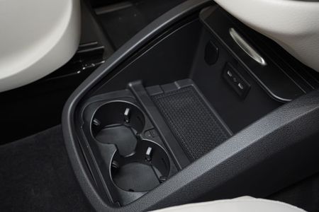 2025-Mercedes-Benz-V-Class-V300d-Exclusive_24