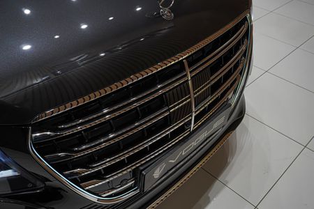 2025-Mercedes-Benz-V-Class-V300d-Exclusive_29