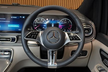 2025-Mercedes-Benz-V-Class-V300d-Exclusive_7