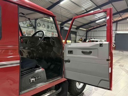 2000-Land-Rover-Defender-90-28i-CSW_28