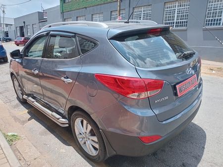 2011-Hyundai-ix35-20-GLS-Executive_6