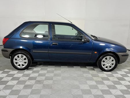 1999-Mazda-121-Soho-14-3-dr_12