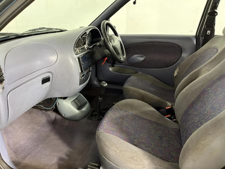 1999-Mazda-121-Soho-14-3-dr_7