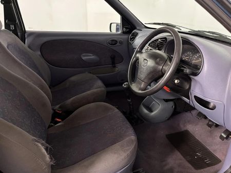 1999-Mazda-121-Soho-14-3-dr_8