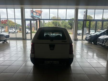 2018-Nissan-NP200-16-SE_1