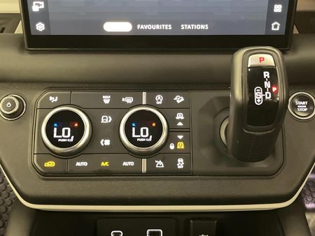 2022-Land-Rover-Defender-90-P400-HSE-X-Dynamic-294kW_9