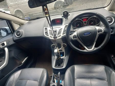 2013-Ford-Fiesta-16-Ambiente_6