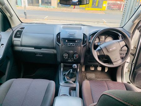 2021-Isuzu-D-Max-isuzu-d-max_14