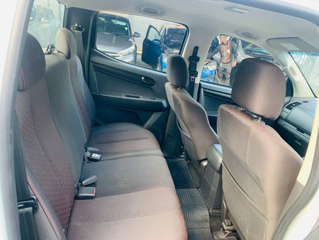 2021-Isuzu-D-Max-isuzu-d-max_15