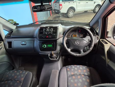 2005-Mercedes-Benz-Vito-115-CDI-CrewBus_2