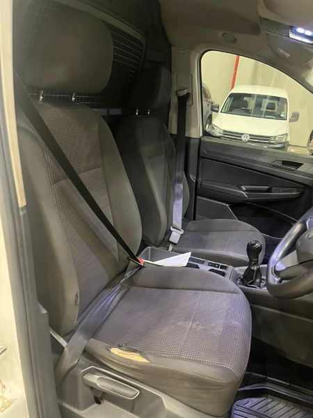 2022-Volkswagen-Caddy-Cargo-20-TDI-81kw-Panel-Van_11