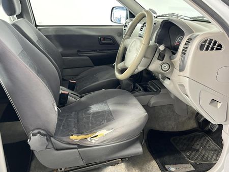 2004-Isuzu-KB-240i-Double-Cab-LE_9