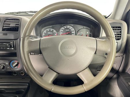 2004-Isuzu-KB-240i-Double-Cab-LE_12