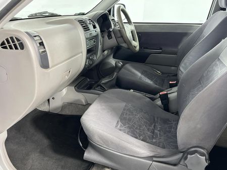 2004-Isuzu-KB-240i-Double-Cab-LE_8