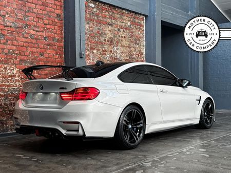 2015-BMW-M4-Coupe-Auto_9