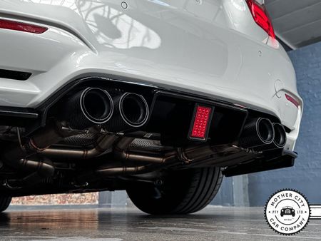 2015-BMW-M4-Coupe-Auto_12