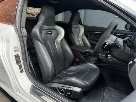 2015-BMW-M4-Coupe-Auto_16