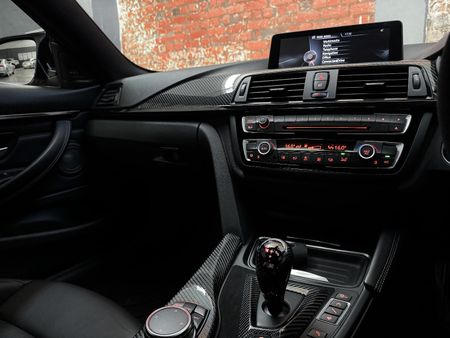 2015-BMW-M4-Coupe-Auto_24