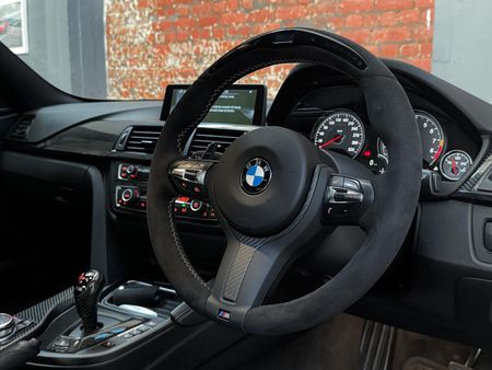 2015-BMW-M4-Coupe-Auto_25