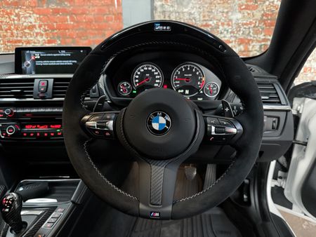 2015-BMW-M4-Coupe-Auto_27