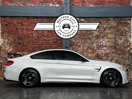 2015-BMW-M4-Coupe-Auto_8