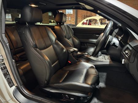 2011-BMW-M3-Coupe-M-Dynamic-Auto_9