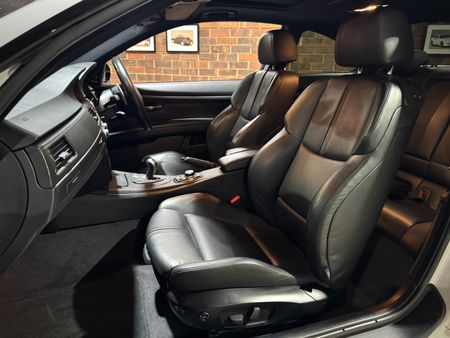 2011-BMW-M3-Coupe-M-Dynamic-Auto_11