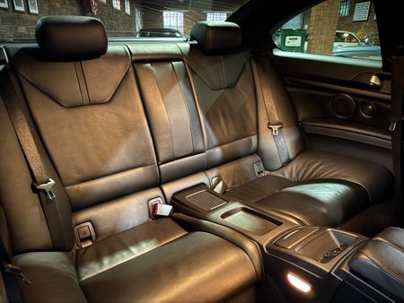 2011-BMW-M3-Coupe-M-Dynamic-Auto_12