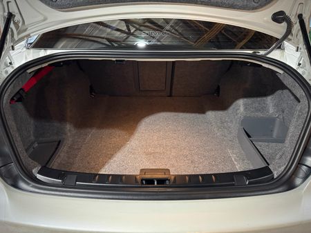 2011-BMW-M3-Coupe-M-Dynamic-Auto_17