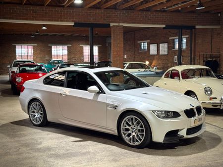 2011-BMW-M3-Coupe-M-Dynamic-Auto_3