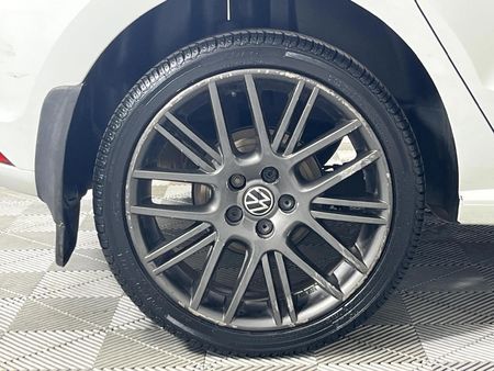 2021-Volkswagen-Polo-Vivo-14-Mswenko-5-dr_7