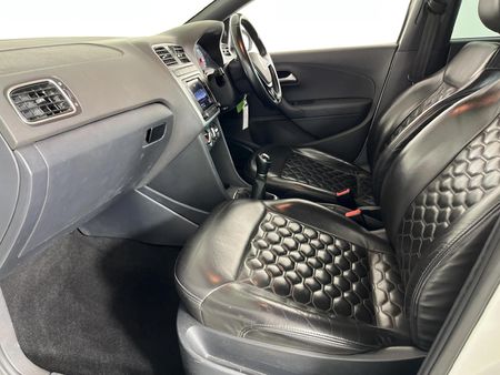 2021-Volkswagen-Polo-Vivo-14-Mswenko-5-dr_8