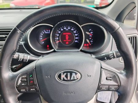 2015-Kia-Rio-14-Sedan-Auto_9