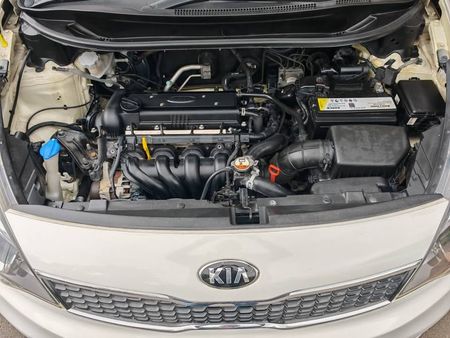 2015-Kia-Rio-14-Sedan-Auto_14