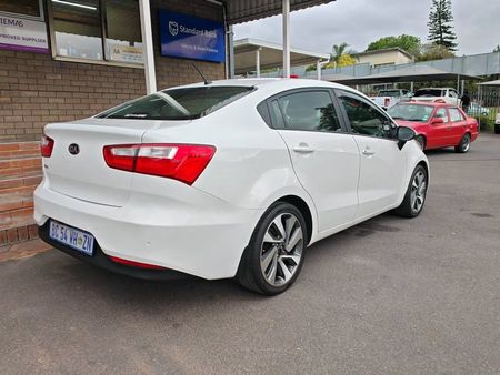2015-Kia-Rio-14-Sedan-Auto_2