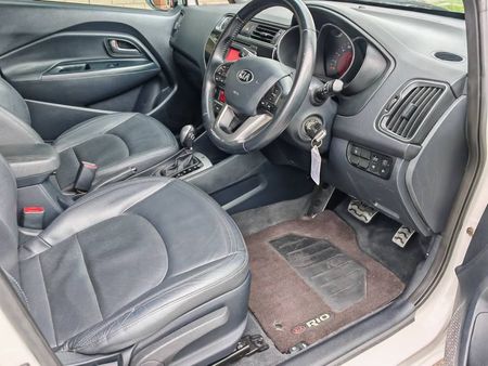 2015-Kia-Rio-14-Sedan-Auto_5
