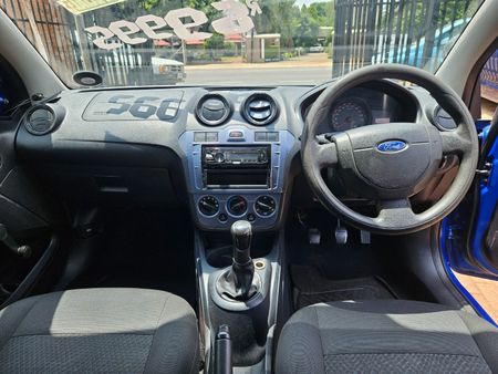 2013-Ford-Figo-14-Trend_9
