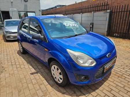 2013-Ford-Figo-14-Trend_2